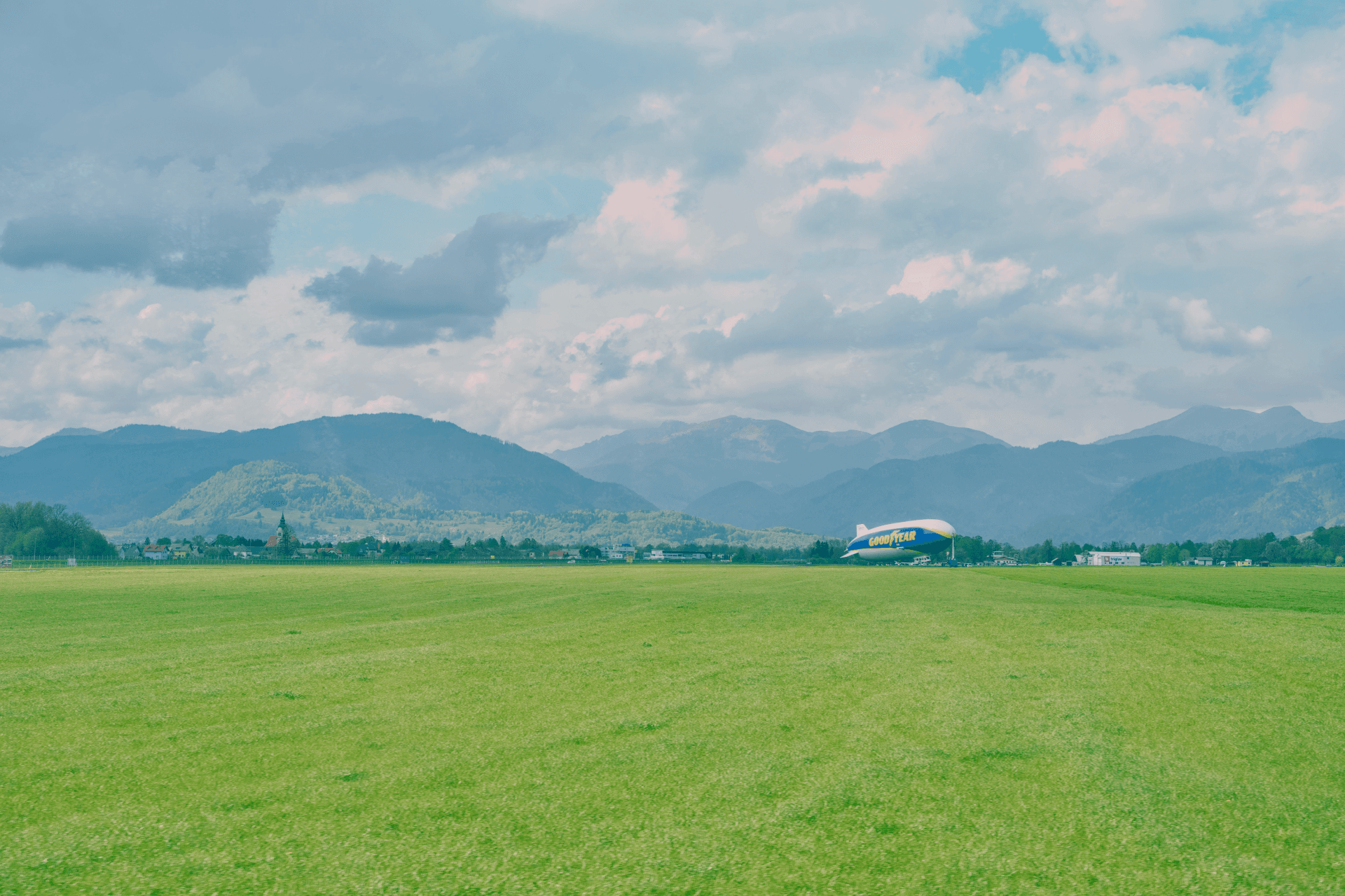 The Horizon's Slow Walker